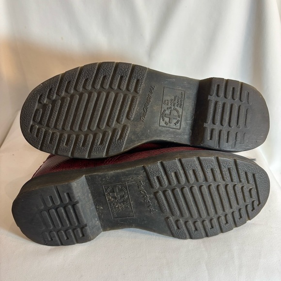 DR MARTENS Sz 8 Red Lace-Up Boots Embossed Snake Print Pattern 8 Eyelet - Picture 8 of 11